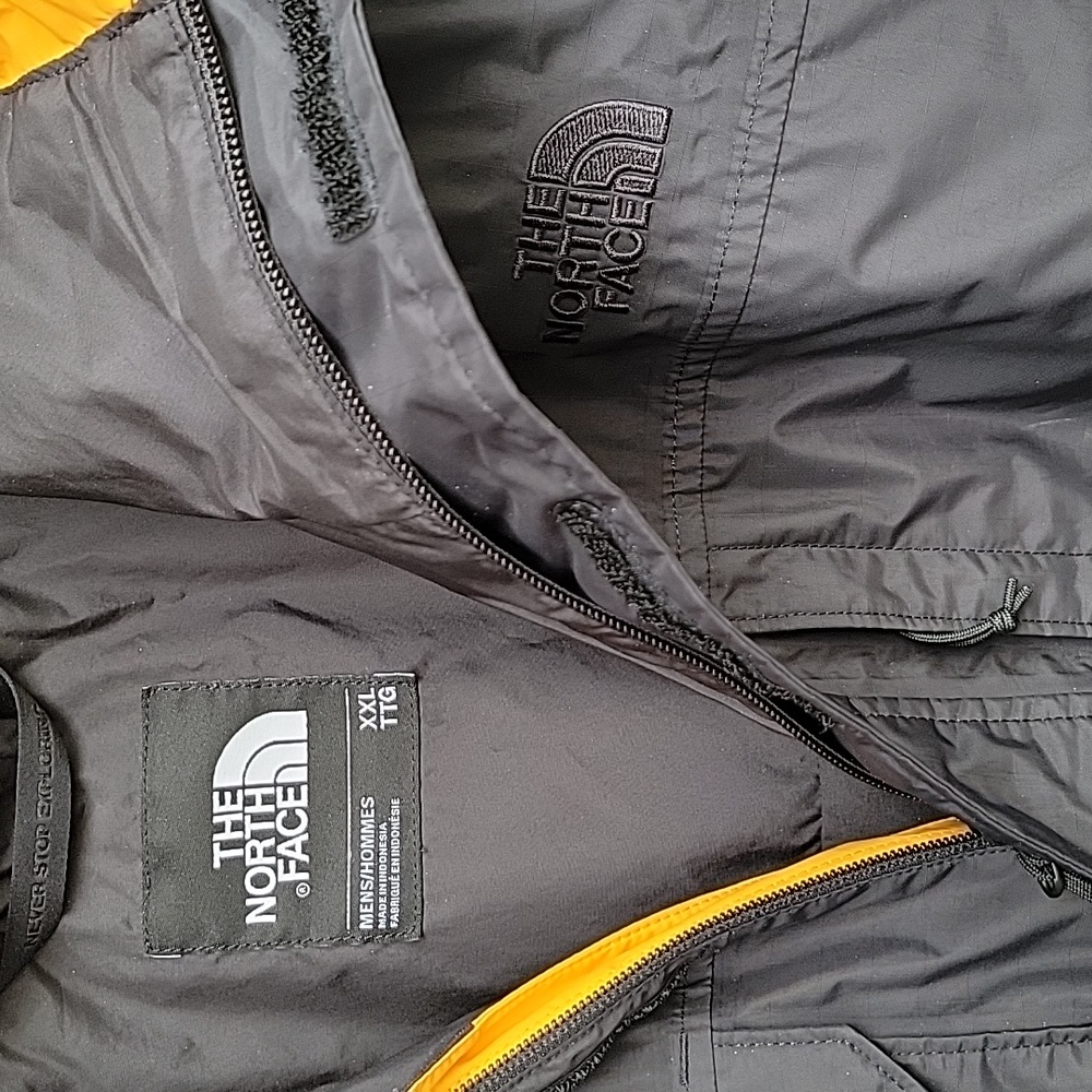 North Face Coat / Shell - Picture 2 of 2